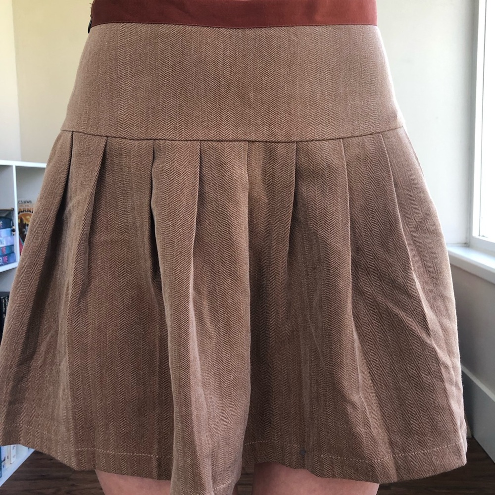 Brown pleated skirt